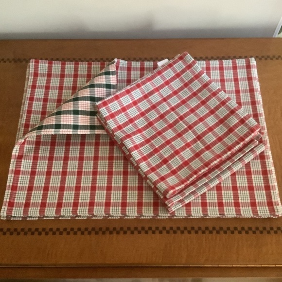 Set of Four Pier 1  Napkins and Reversible Placemats - Picture 1 of 15